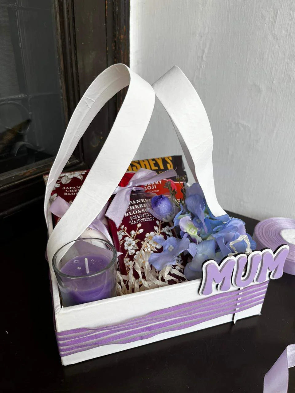 Elegant white hamper