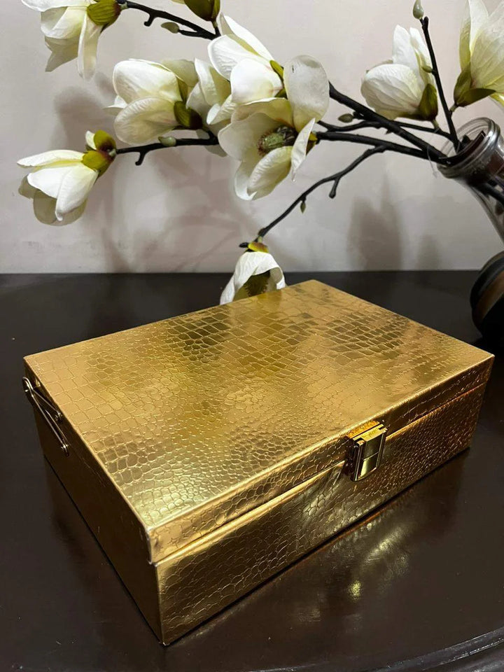Gold leathrite box