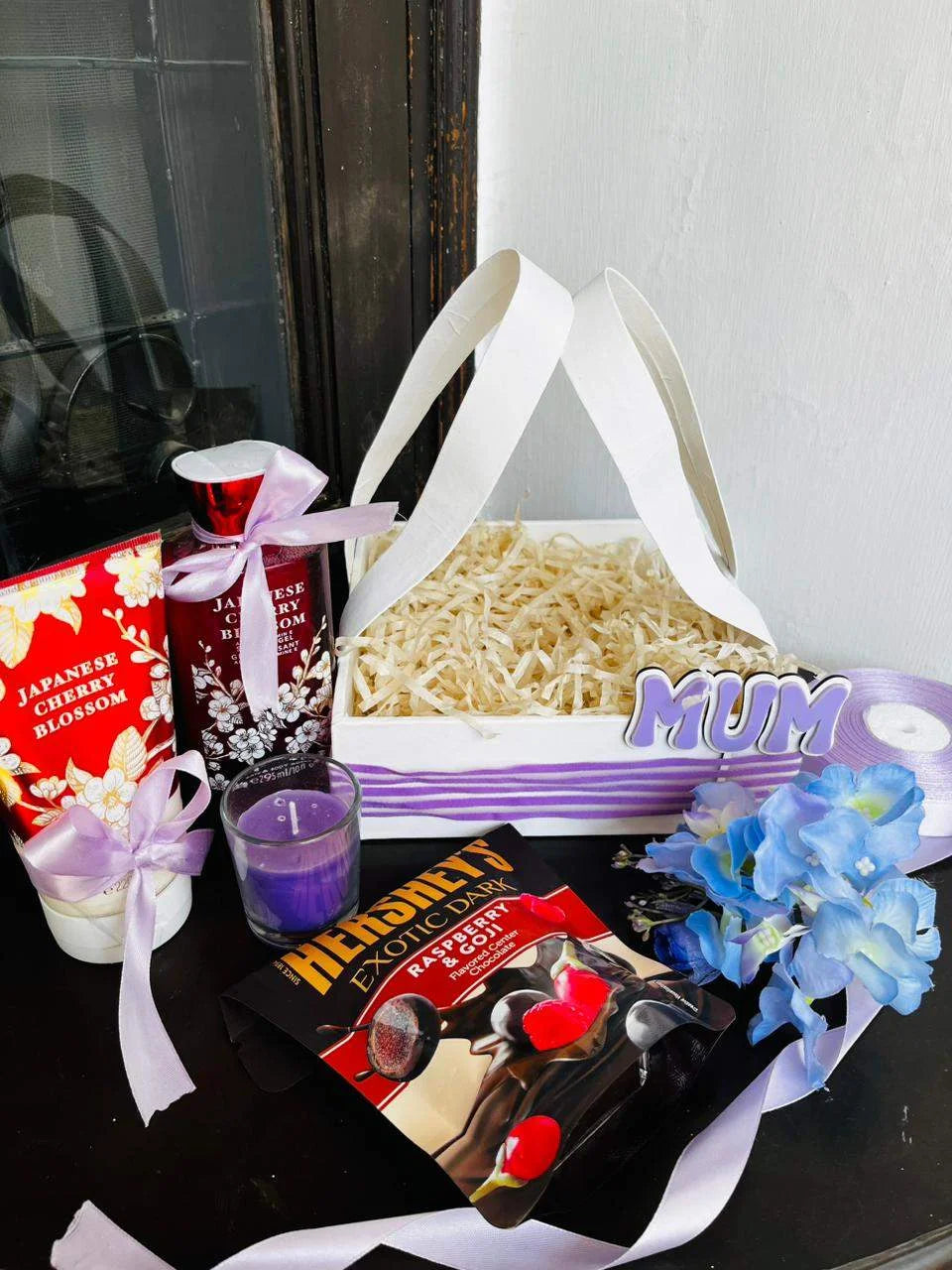 Elegant white hamper
