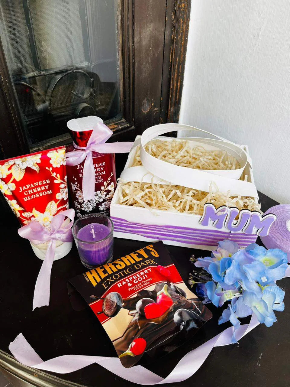 Elegant white hamper