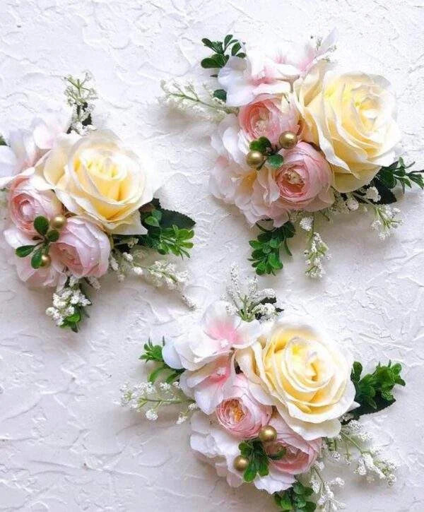 Trending floral brooch