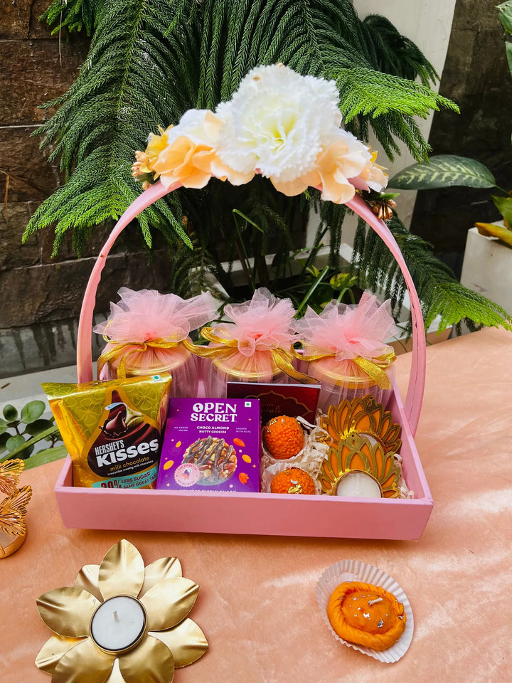 LEATHERITE BASKET WITH DECORATION