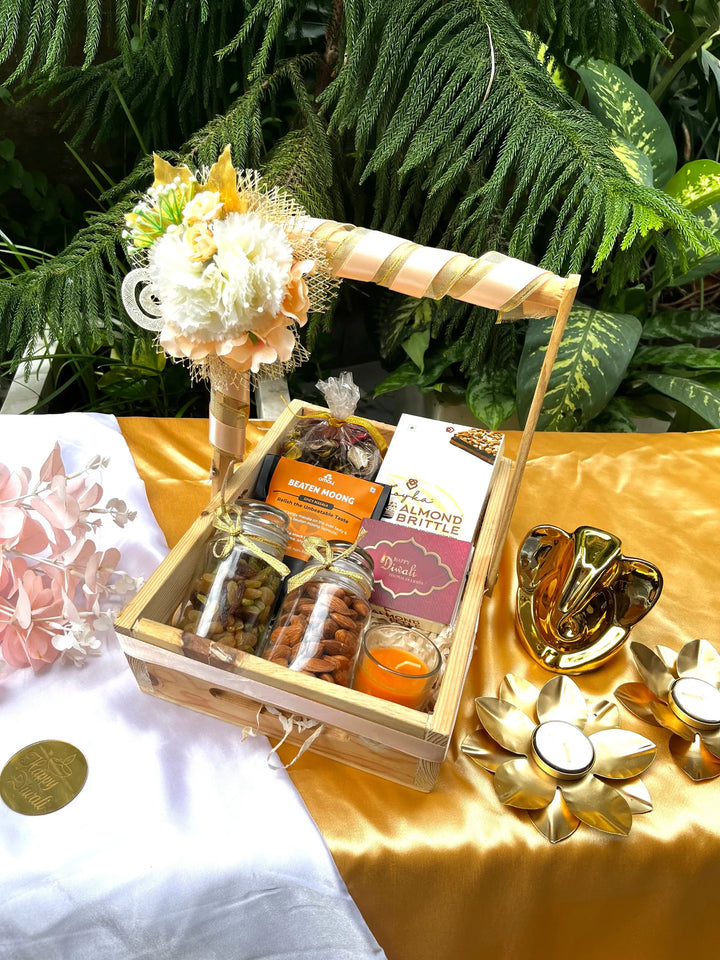 PINEWOOD DECORATED HAMPER