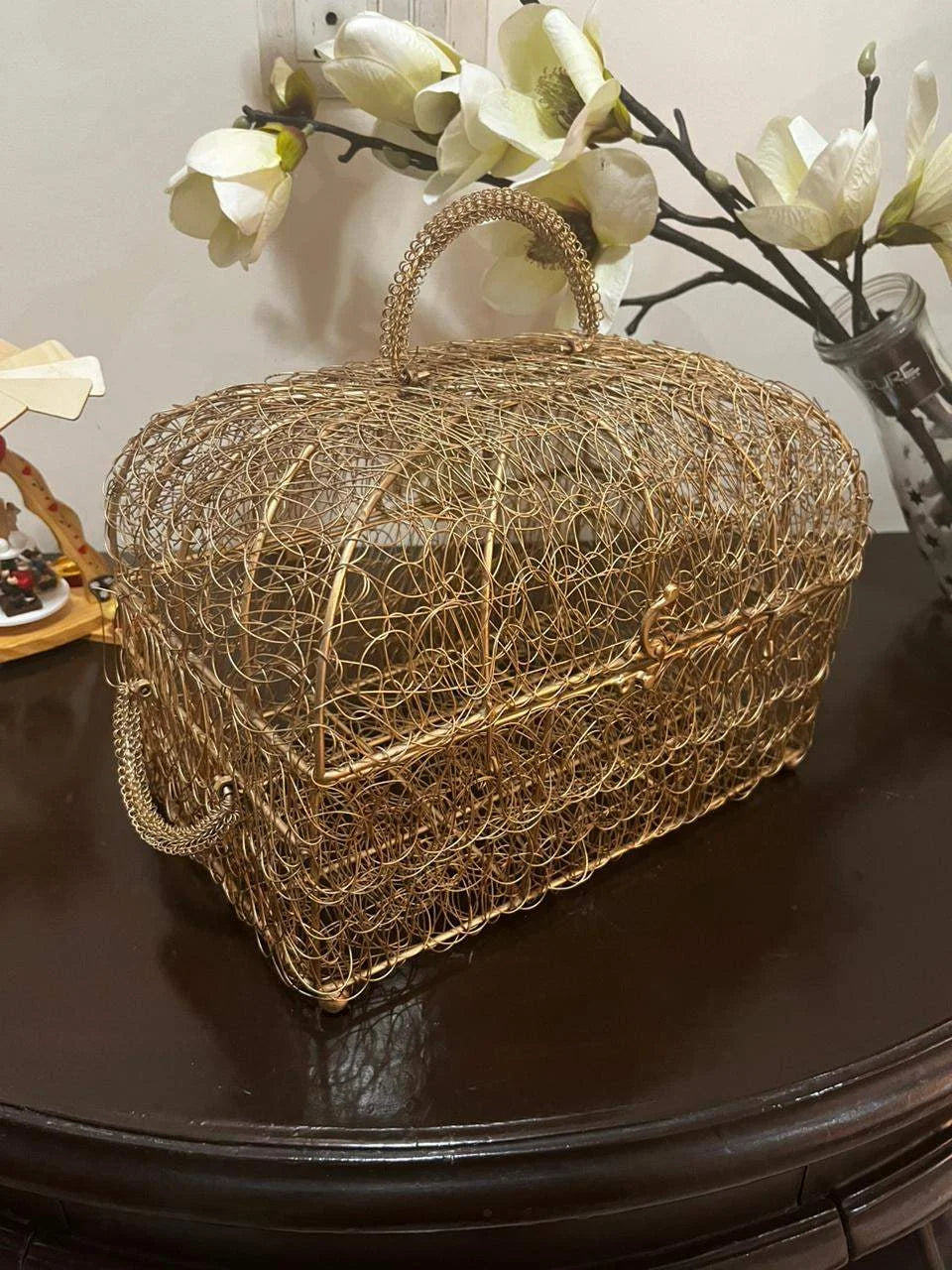 Mesh wire dome box