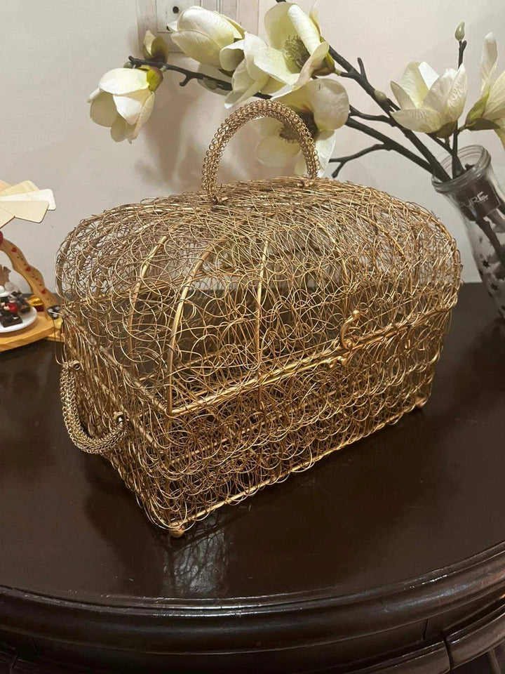 Mesh wire dome box