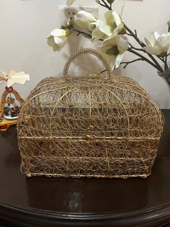 Mesh wire dome box
