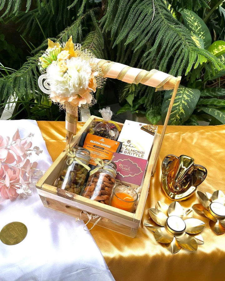 PINEWOOD DECORATED HAMPER