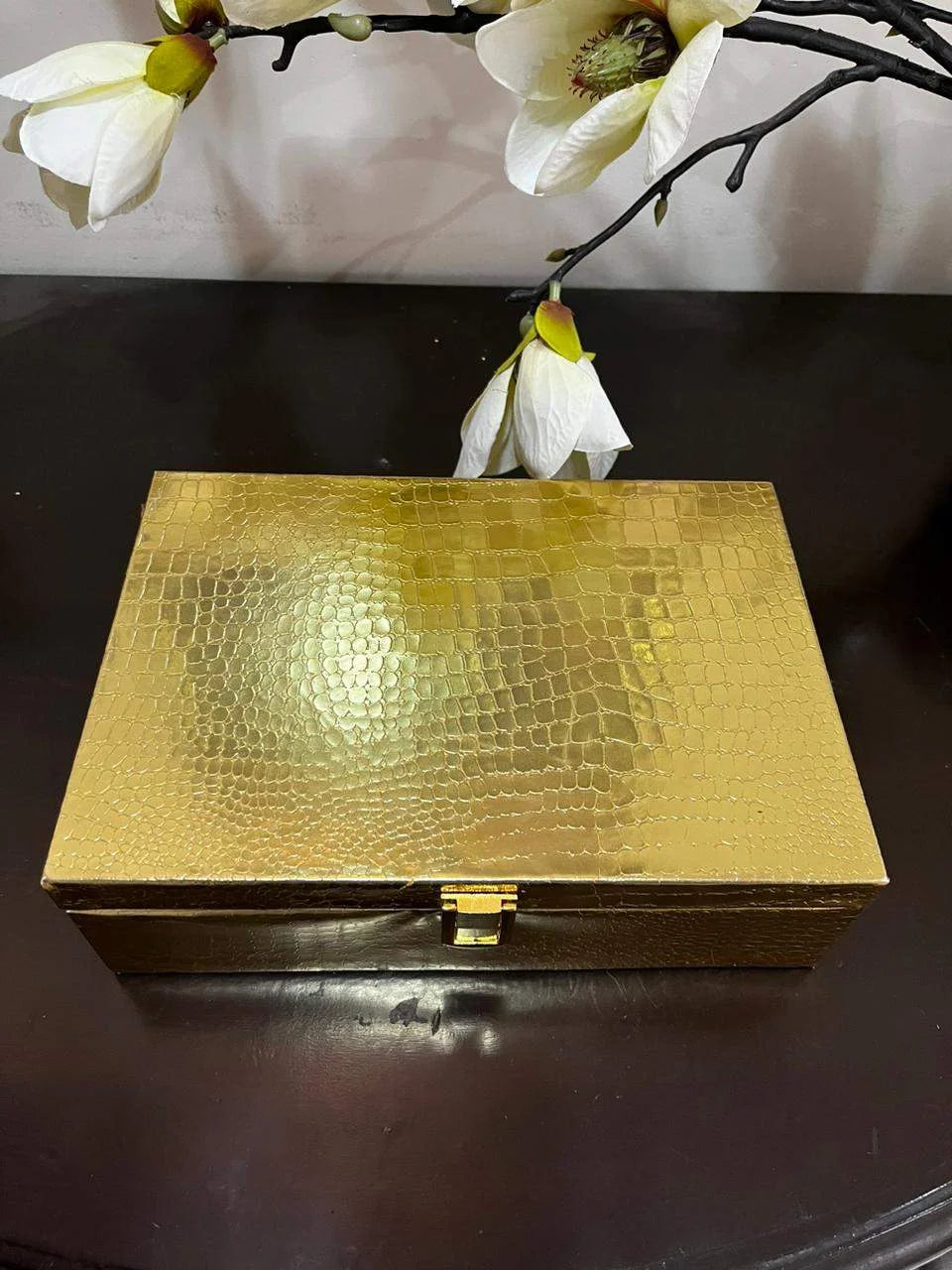 Gold leathrite box