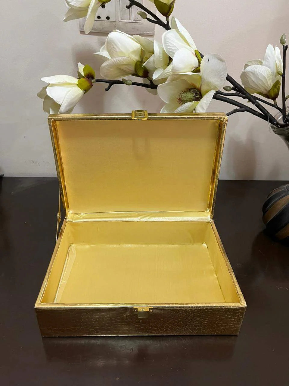 Gold leathrite box